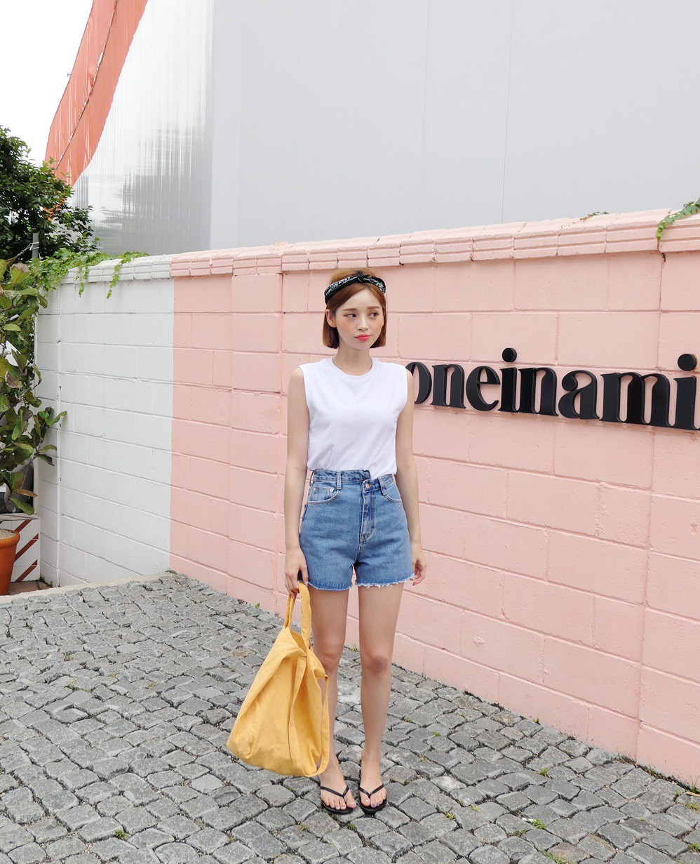 Đã tìm ra 4 kiểu quần kỳ diệu vừa kéo dài chân lại giúp chị em giấu nhẹm vòng bụng đẫy đà Đã tìm ra 4 kiểu quần kỳ diệu vừa kéo dài chân lại giúp chị em giấu nhẹm vòng bụng đẫy đà