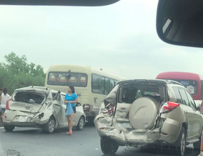 Tai nạn liên hoàn trên cao tốc Ninh Bình-Cầu Giẽ