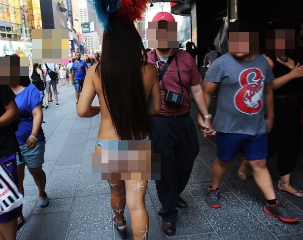 Thâm nhập ổ nhền nhện thả rông ngực gạ quý ông vui vẻ giữa đường