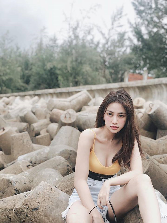 Thiên Nga The Face gây tranh cãi với mốt quần tụt phối áo tắm