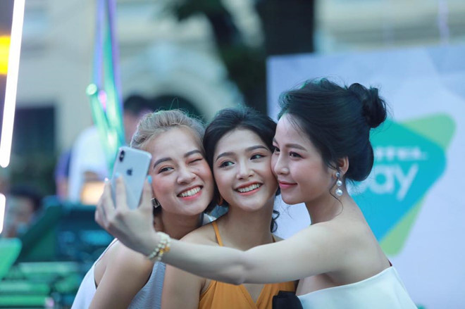 Trâm Anh đang bị dàn hot girl Nóng cùng World Cup tẩy chay? Trâm Anh đang bị dàn hot girl Nóng cùng World Cup tẩy chay?