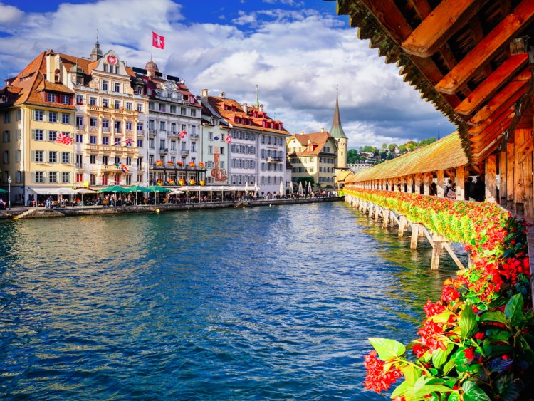 17 quốc gia sở hữu nhiều triệu phú nhất thế giới