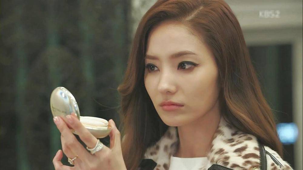 Bắt sống vợ ngoại tình, lời đe dọa của bố mẹ vợ khiến tôi cay đắng câm nín