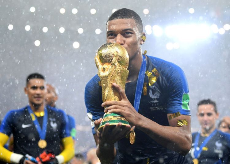 Sốt dẻo: MU bán Pogba, dốc két nổ siêu hợp đồng Mbappe