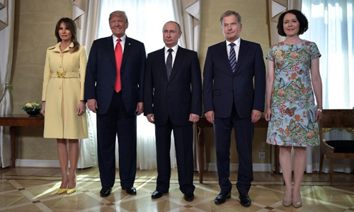 Melania mặc váy 3.700 USD tới cuộc gặp Trump - Putin