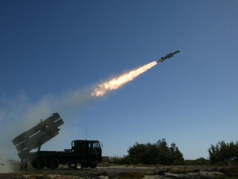 Cả tá tên lửa nhấn chìm tàu cũ trong Tập trận RIMPAC-2018