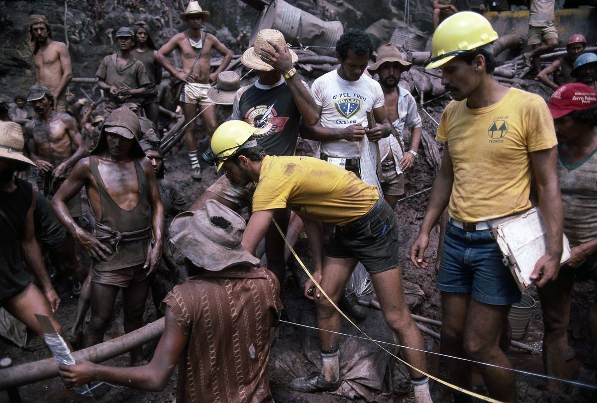 Những hình ảnh tại mỏ vàng Serra Pelada năm 1985: Khi giấc mơ làm giàu phải trả giá bằng những điều khủng khiếp Những hình ảnh tại mỏ vàng Serra Pelada năm 1985: Khi giấc mơ làm giàu phải trả giá bằng những điều khủng khiếp
