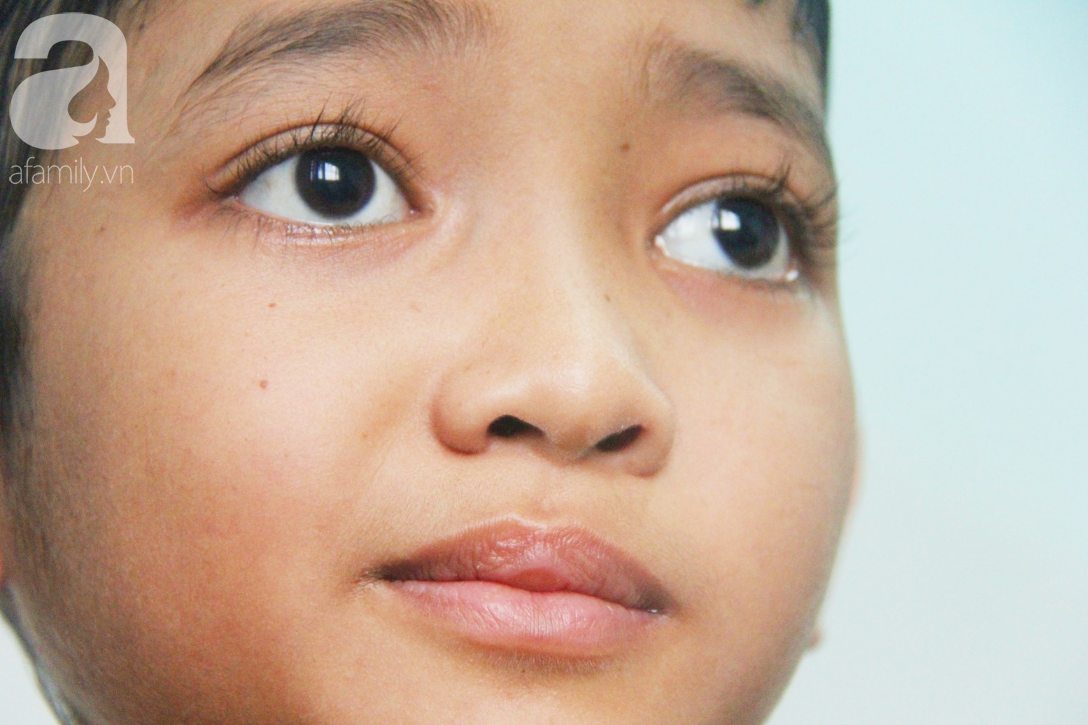 Không có tiền chữa bệnh, bé trai 10 tuổi bị u não cầu xin bố mẹ cho về nhà sống những ngày cuối cùng gia đình