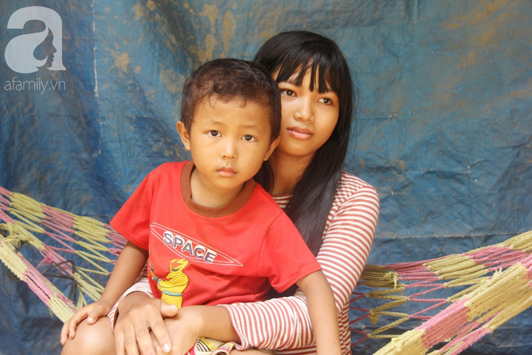 Không có tiền chữa bệnh, bé trai 10 tuổi bị u não cầu xin bố mẹ cho về nhà sống những ngày cuối cùng gia đình