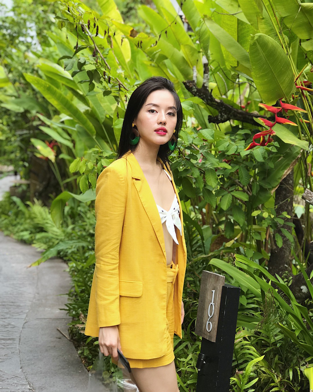 Học theo Kate Middleton và Meghan Markle, các người đẹp Việt cũng đua nhau diện gam màu vàng tươi nắng hè