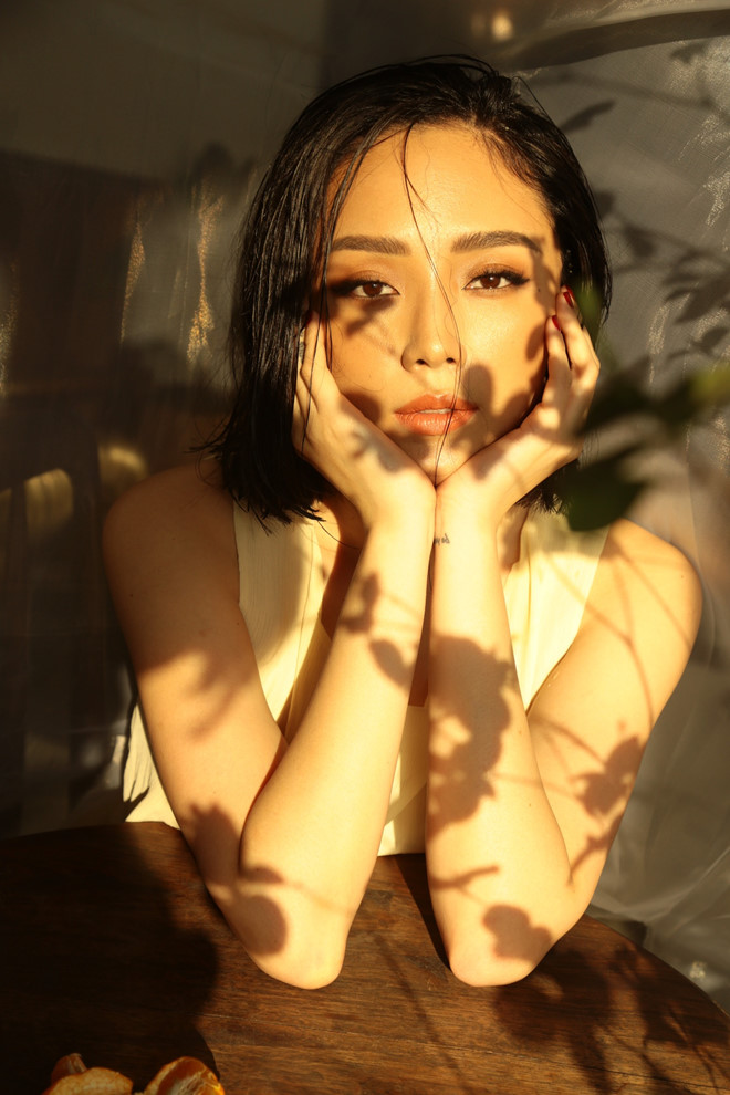 Tóc Tiên tái hợp người tình tin đồn Hoàng Touliver trong ca khúc mới với tiêu đề lạ