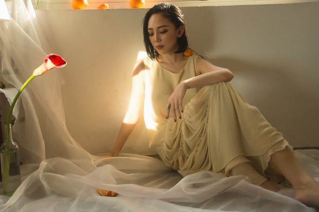 Tóc Tiên tái hợp người tình tin đồn Hoàng Touliver trong ca khúc mới với tiêu đề lạ