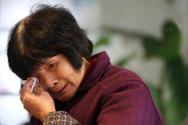 Mẹ chồng đuổi con dâu đang ở cữ ra khỏi căn hộ trăm tỉ, cư dân mạng đồng lòng ủng hộ khi biết sự thật