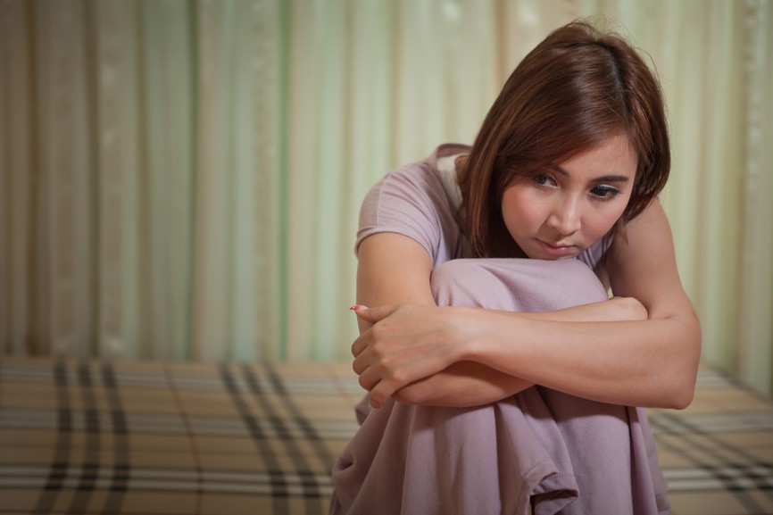 Ngày nào cũng thấy mẹ chồng thầm thì với cô gái mua ve chai, để rồi tôi sốc khi tìm thấy tấm ảnh cũ dưới gối của chồng Ngày nào cũng thấy mẹ chồng thầm thì với cô gái mua ve chai, để rồi tôi sốc khi tìm thấy tấm ảnh cũ dưới gối của chồng