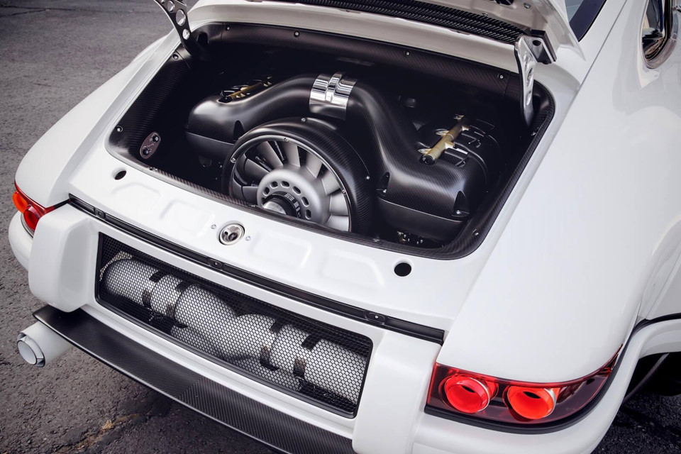 Porsche 911 đời 1990 giá 1,8 triệu USD đắt hơn siêu xe hiện đại