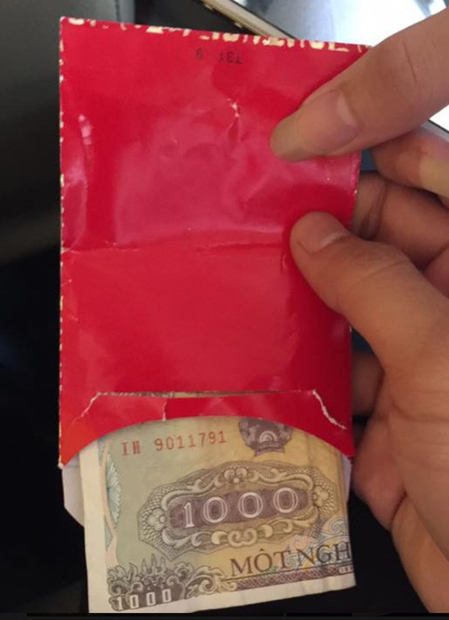 Lặn lội 100km đi bê tráp, chàng trai nhận được lì xì trao duyên chỉ có tờ giấy ghi dòng chữ gây phẫn nộ