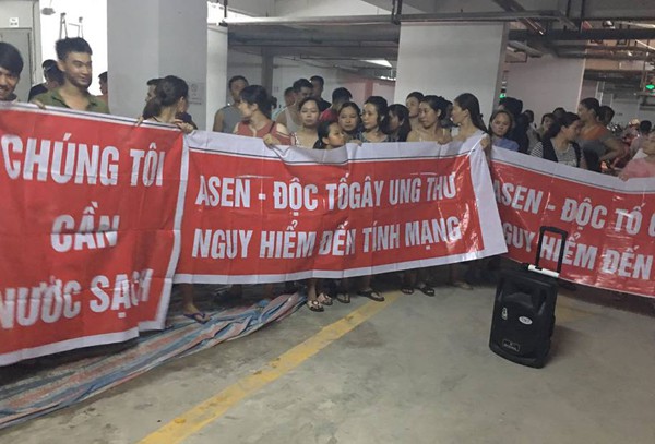 Hà Nội: Cư dân chung cư Thanh Hà Cienco 5 phát hiện bể nước ngầm đầy rác thải xây dựng