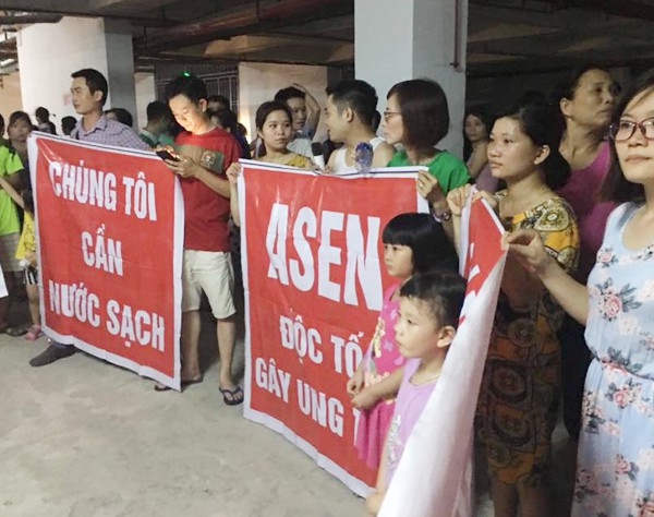 Hà Nội: Cư dân chung cư Thanh Hà Cienco 5 phát hiện bể nước ngầm đầy rác thải xây dựng