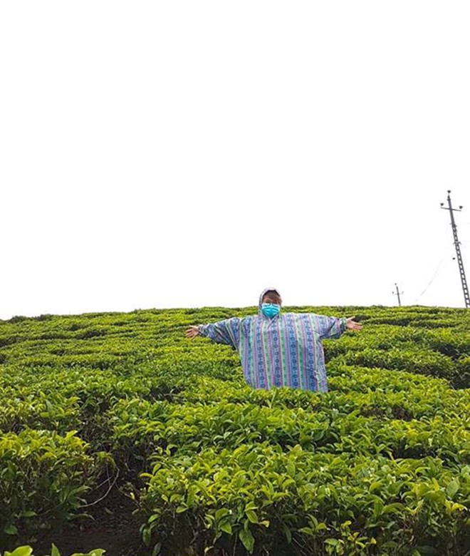 Đi du lịch đúng ngày bão, đừng vội buồn vì áo mưa họa tiết cùng kính râm vẫn sẽ cho bạn bộ ảnh chất lừ