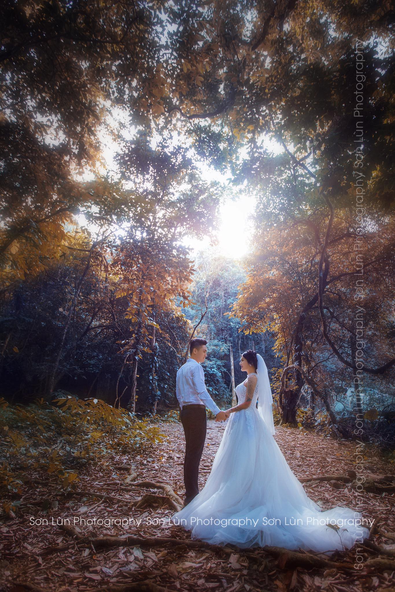 Bất chấp phản đối của cha mẹ, cô gái trẻ vẫn quyết xăm hình và câu chuyện tình yêu cùng anh chàng thợ xăm khiến nhiều chị em ngưỡng mộ