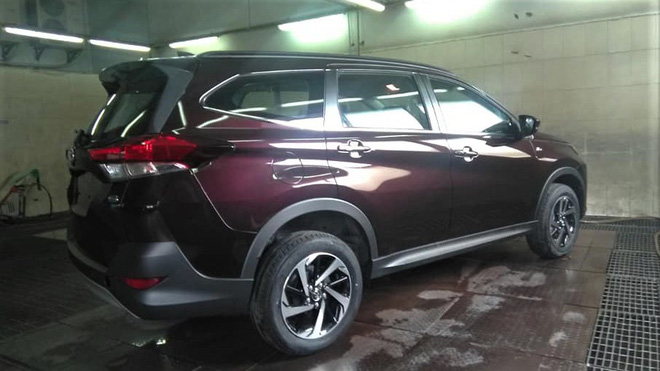 Toyota Rush 2018 vừa xuất hiện tại đại lý ở Hà Nội có giá bao nhiêu?
