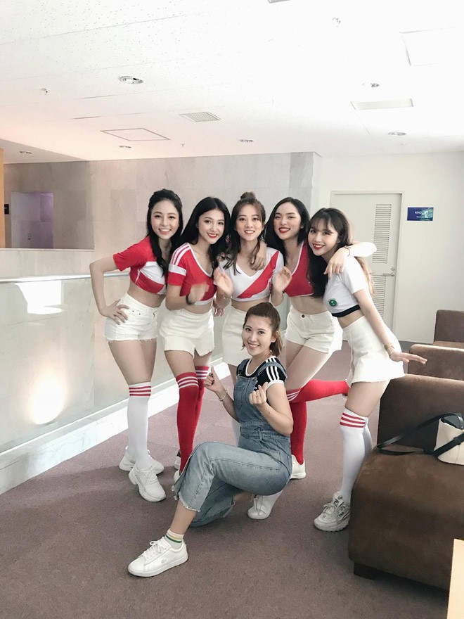 Thành viên ekip Nóng cùng World Cup tố Trâm Anh là cô gái giả tạo, lợi dụng cả PewPew và hot girl khác Thành viên ekip Nóng cùng World Cup tố Trâm Anh là cô gái giả tạo, lợi dụng cả PewPew và hot girl khác
