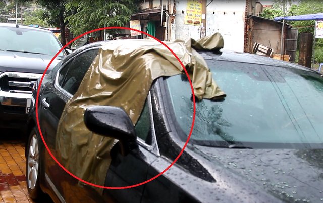 Đập vỡ kính ô tô, lấy 5 tỷ đồng trong nháy mắt