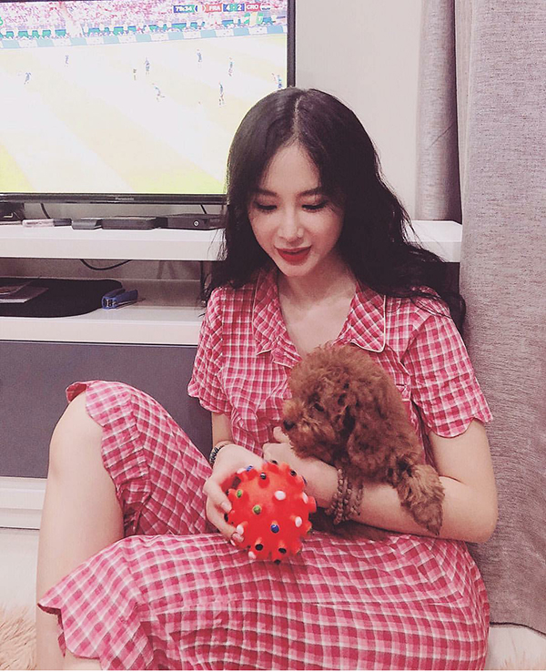 Chọn váy ca rô hợp xu hướng như sao Việt