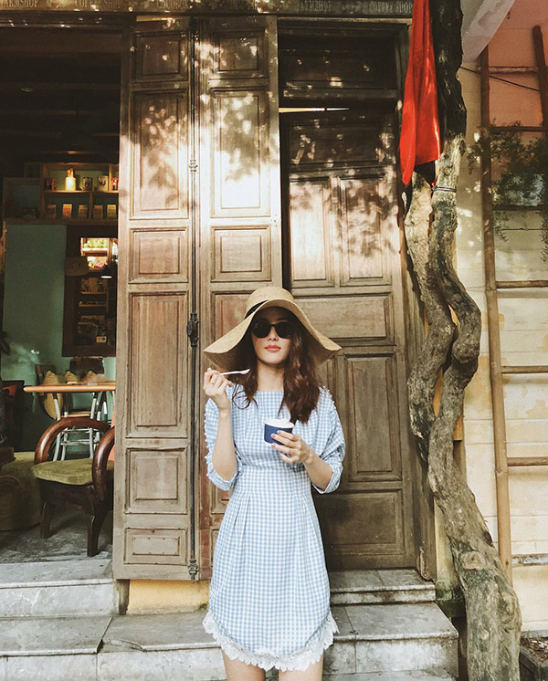 Chọn váy ca rô hợp xu hướng như sao Việt