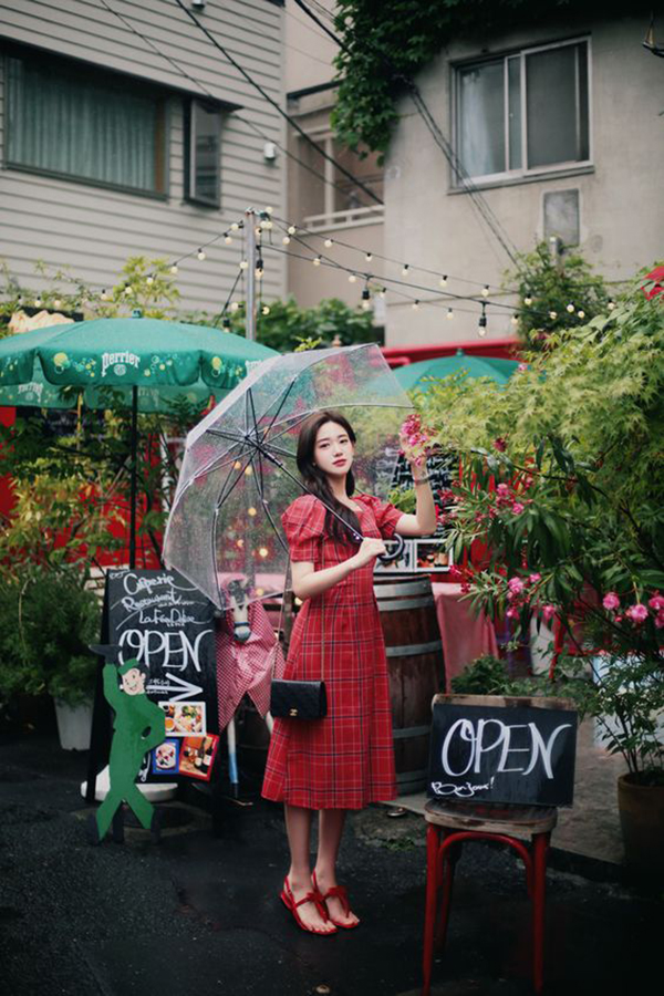 Chọn váy ca rô hợp xu hướng như sao Việt