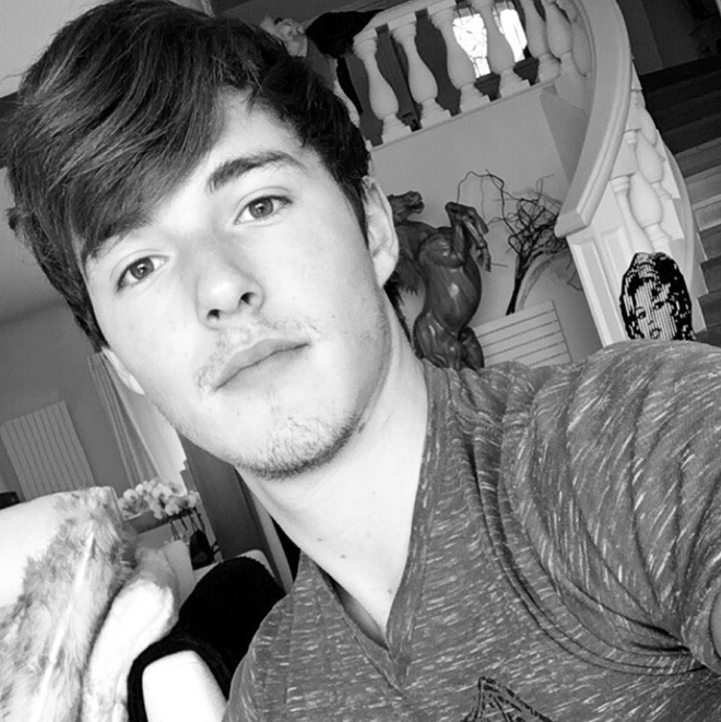 Cực phẩm không ở đâu xa, cực phẩm chính là con trai sinh năm 1996 của HLV Didier Deschamps!