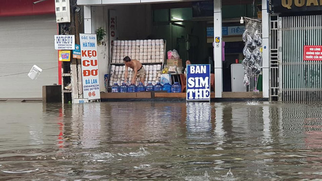 Mưa to nhiều ngày liên tục, người dân TP.Vinh không dám ra khỏi nhà Mưa to nhiều ngày liên tục, người dân TP.Vinh không dám ra khỏi nhà