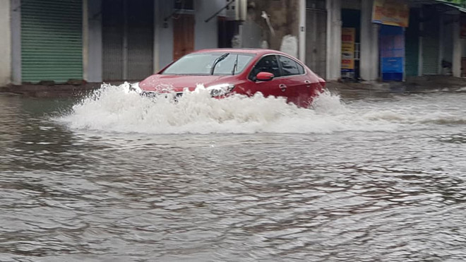 Mưa to nhiều ngày liên tục, người dân TP.Vinh không dám ra khỏi nhà Mưa to nhiều ngày liên tục, người dân TP.Vinh không dám ra khỏi nhà