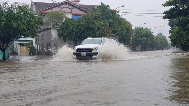 Mưa to nhiều ngày liên tục, người dân TP.Vinh không dám ra khỏi nhà Mưa to nhiều ngày liên tục, người dân TP.Vinh không dám ra khỏi nhà