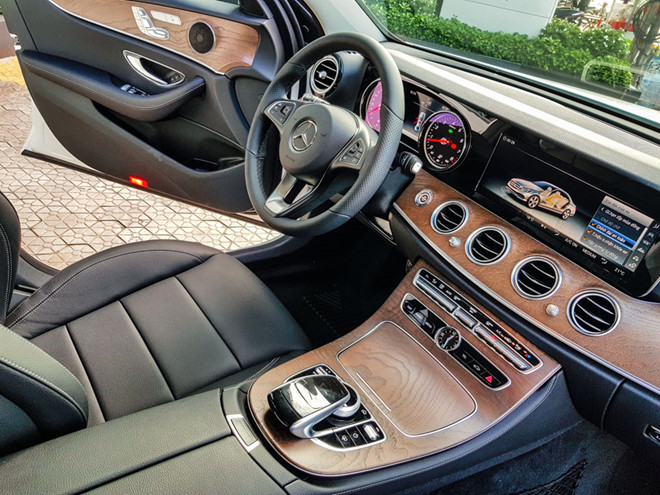 Mercedes-Benz E200 bản nâng cấp về đại lý, giá không đổi