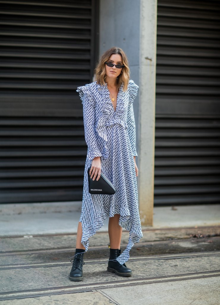 Đi boots cao cổ giữa mùa hè bắt mắt như Taylor Swift