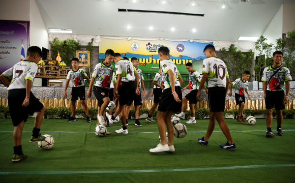 Đội bóng nhí Thái Lan lần đầu chia sẻ về những ngày mắc kẹt trong hang