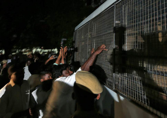 Bé gái 12 tuổi bị 18 kẻ cưỡng hiếp nhiều lần trong 7 tháng