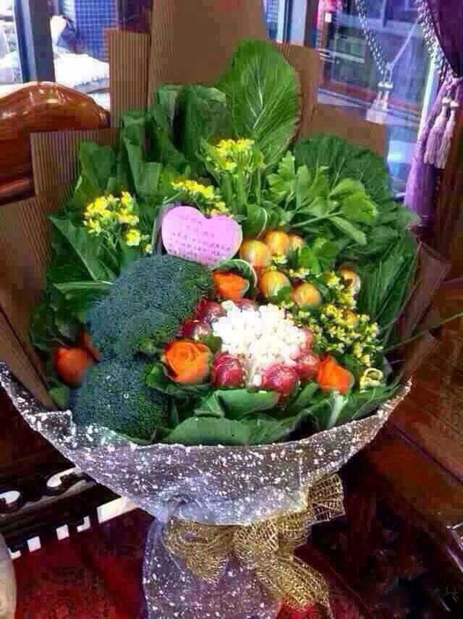 Tặng hoa nhập khẩu xưa rồi, mốt bây giờ là súp lơ bó tỏi trông sang chảnh chất chơi thế này đây!