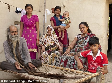 Không tắm trong 38 năm để… sinh con trai