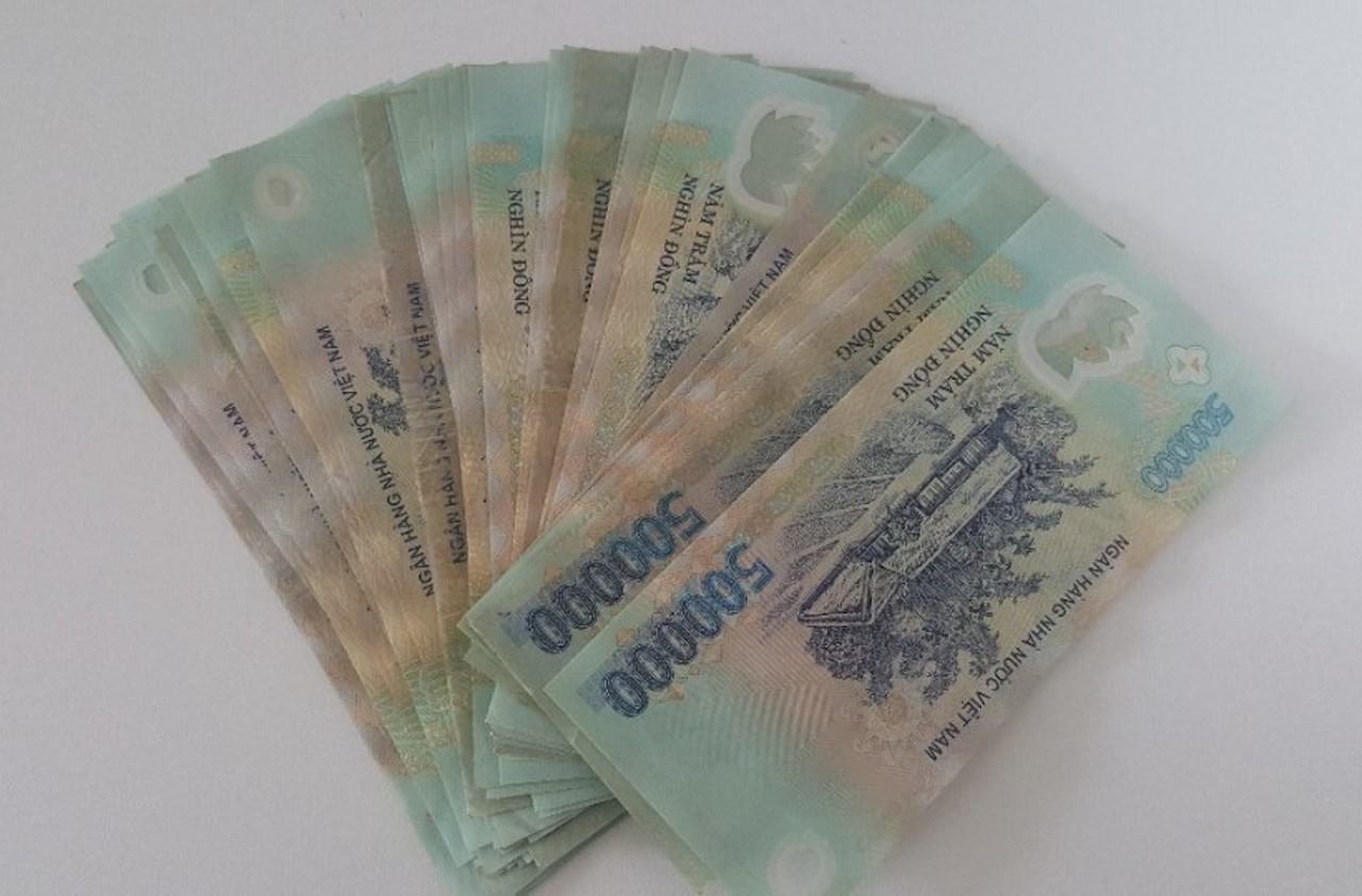 Sau vui vẻ, thanh niên chích điện làm cô gái bất tỉnh rồi cướp tài sản