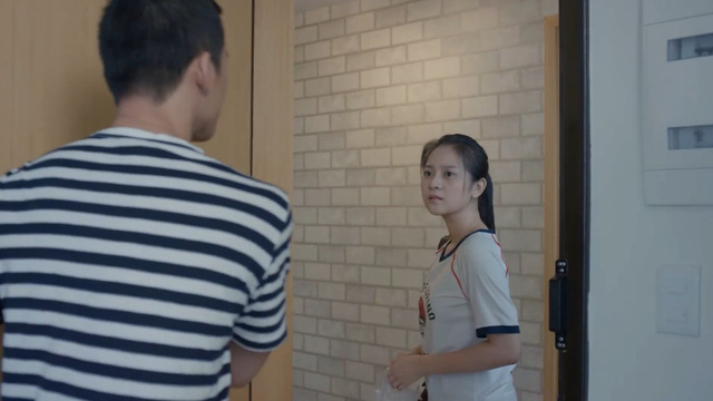 Ngày Ấy Mình Đã Yêu tập 12: Nhã Phương bắt quả tang người yêu đang léng phéng với gái lạ ngay tại nhà Ngày Ấy Mình Đã Yêu tập 12: Nhã Phương bắt quả tang người yêu đang léng phéng với gái lạ ngay tại nhà