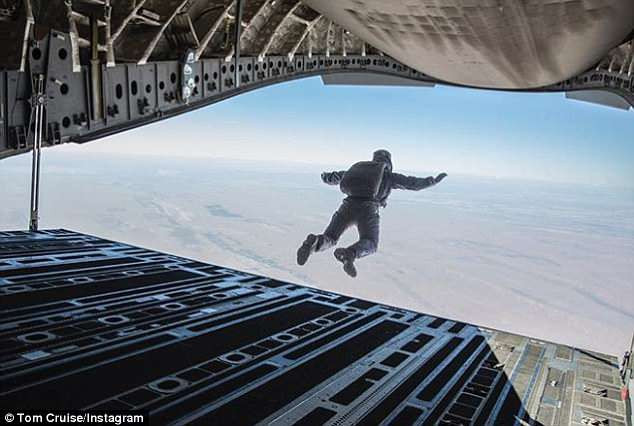Thót tim xem hậu trường Tom Cruise tự mình thực hiện cú nhảy từ máy bay trong Mission Impossible 6 Thót tim xem hậu trường Tom Cruise tự mình thực hiện cú nhảy từ máy bay trong Mission Impossible 6