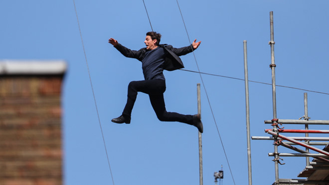 Thót tim xem hậu trường Tom Cruise tự mình thực hiện cú nhảy từ máy bay trong Mission Impossible 6 Thót tim xem hậu trường Tom Cruise tự mình thực hiện cú nhảy từ máy bay trong Mission Impossible 6
