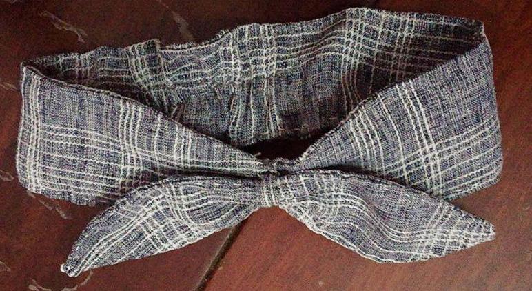 Ngồi 6 tiếng khâu váy cho con gái không mất một đồng, mẹ 9X được khen hết lời