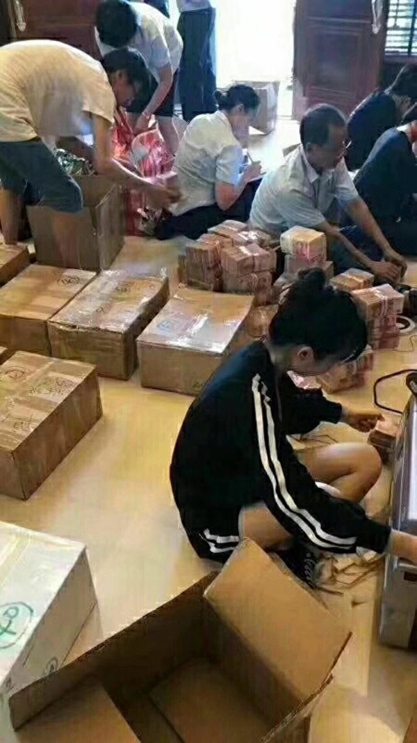 Quan tham TQ gây rúng động, sở hữu 14 nhà, giấu 60 thùng tiền