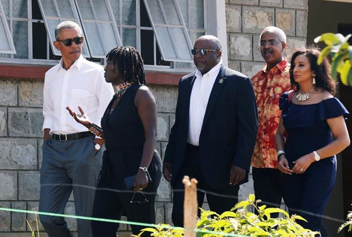 Ảnh: Cựu Tổng thống Mỹ Obama vui vẻ về thăm quê hương Kenya