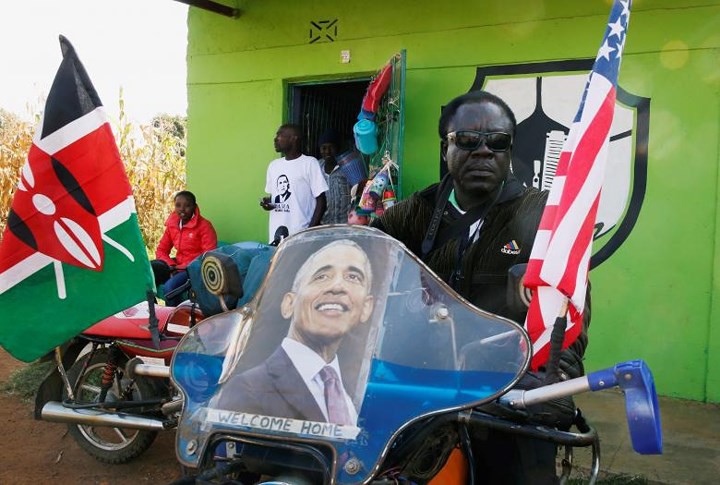 Ảnh: Cựu Tổng thống Mỹ Obama vui vẻ về thăm quê hương Kenya