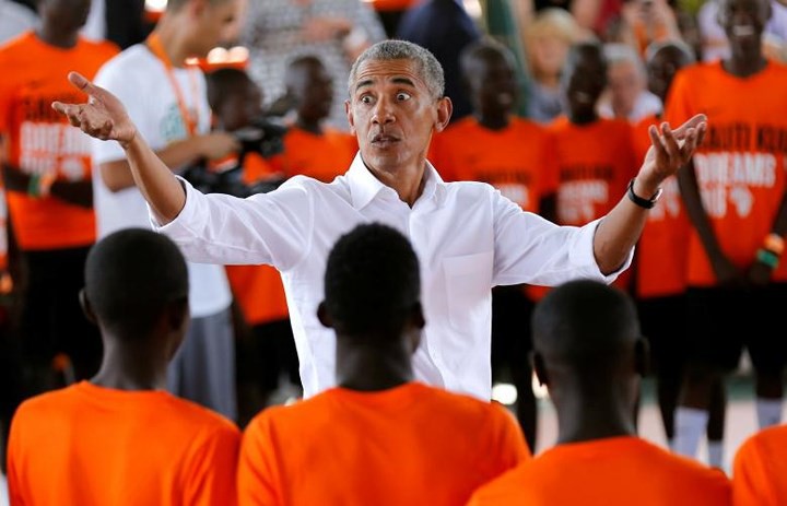 Ảnh: Cựu Tổng thống Mỹ Obama vui vẻ về thăm quê hương Kenya
