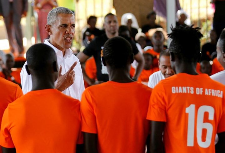 Ảnh: Cựu Tổng thống Mỹ Obama vui vẻ về thăm quê hương Kenya